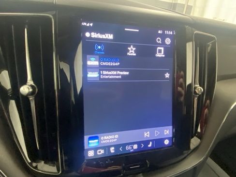 Used 2025 Volvo XC60 B5 Core image 21