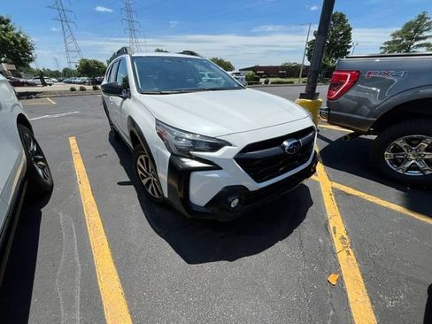 Used 2024 Subaru Outback Premium AWD/4WD image 2