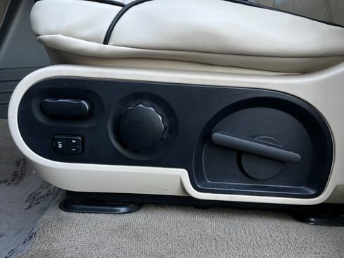 Used 2006 Lincoln Mark LT 4x4 image 54