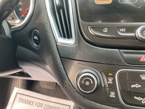 Used 2017 Chevrolet Malibu LT image 21