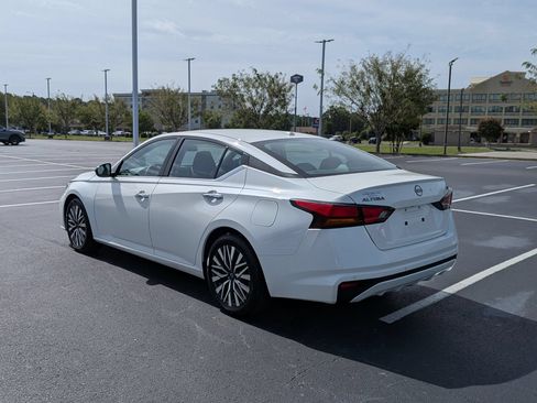 Used 2024 Nissan Altima 2.5 SV FWD image 5
