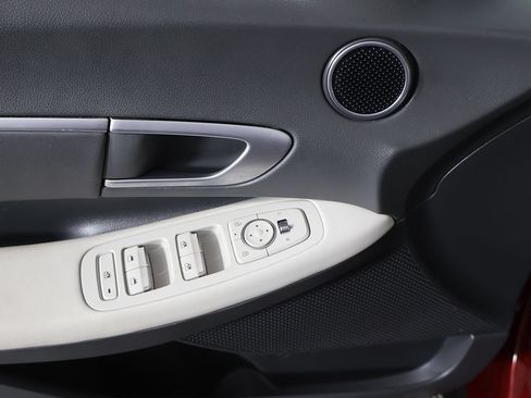 Used 2025 Hyundai Sonata SEL FWD image 31