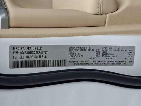 Used 2025 Jeep Grand Cherokee Limited w/ Luxury Tech Group II AWD/4WD image 27