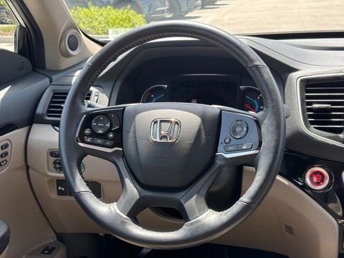 Used 2020 Honda Pilot Touring image 16