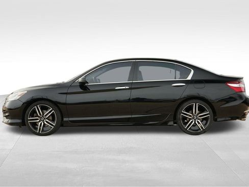 Used 2016 Honda Accord Touring image 4