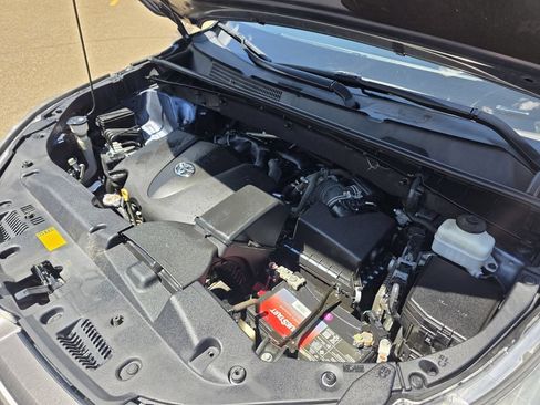 Used 2018 Toyota Highlander XLE AWD/4WD image 42
