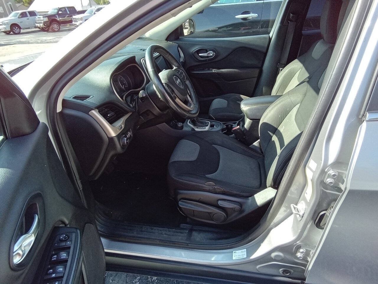 Used 2014 Jeep Cherokee Latitude w/ Cold Weather Group AWD/4WD image 15