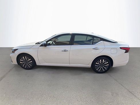 Used 2025 Nissan Altima 2.5 SV FWD image 7