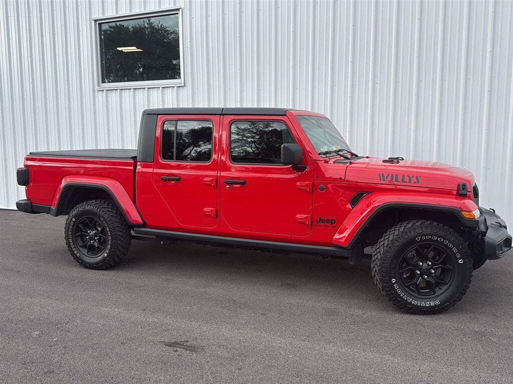 Used 2024 Jeep Gladiator Sport AWD/4WD image 3