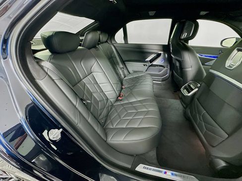 Used 2024 BMW 760i xDrive w/ Executive Package AWD/4WD image 27