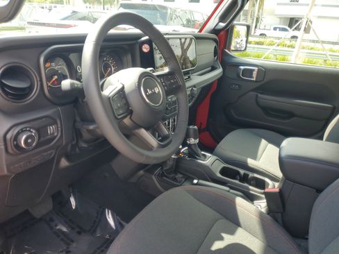 Used 2026 Jeep Wrangler Unlimited Rubicon image 15