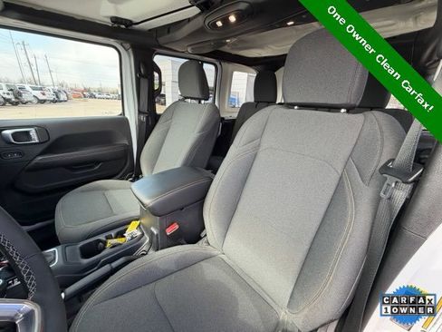 Used 2025 Jeep Wrangler Sahara image 9