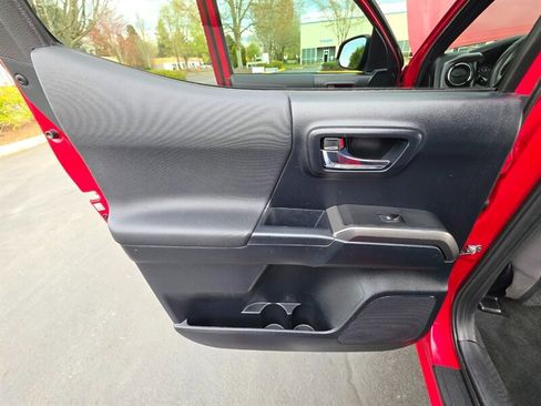 Used 2016 Toyota Tacoma TRD Off-Road w/ Premium & Technology Package image 49