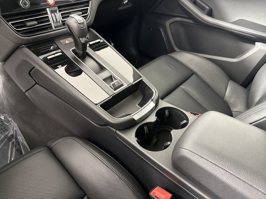 Certified 2025 Porsche Macan AWD/4WD image 32