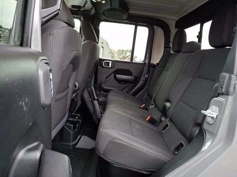 Used 2021 Jeep Gladiator Willys image 10