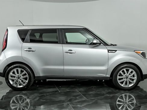 Used 2017 Kia Soul + FWD image 10