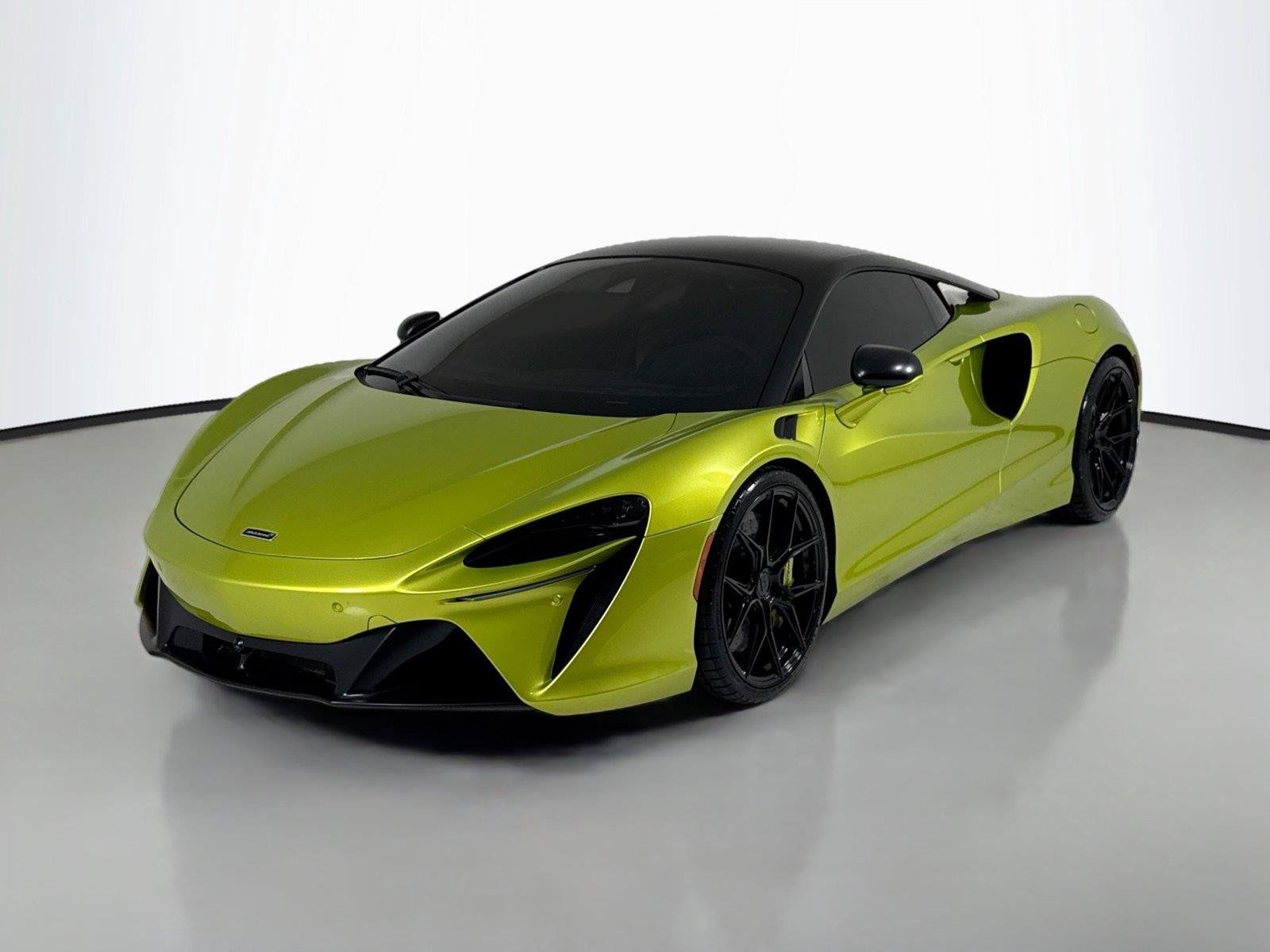 Used 2023 McLaren Artura RWD image 10