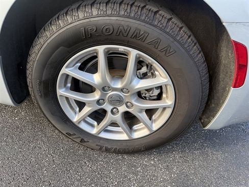 Used 2024 Chrysler Pacifica Touring-L FWD image 36