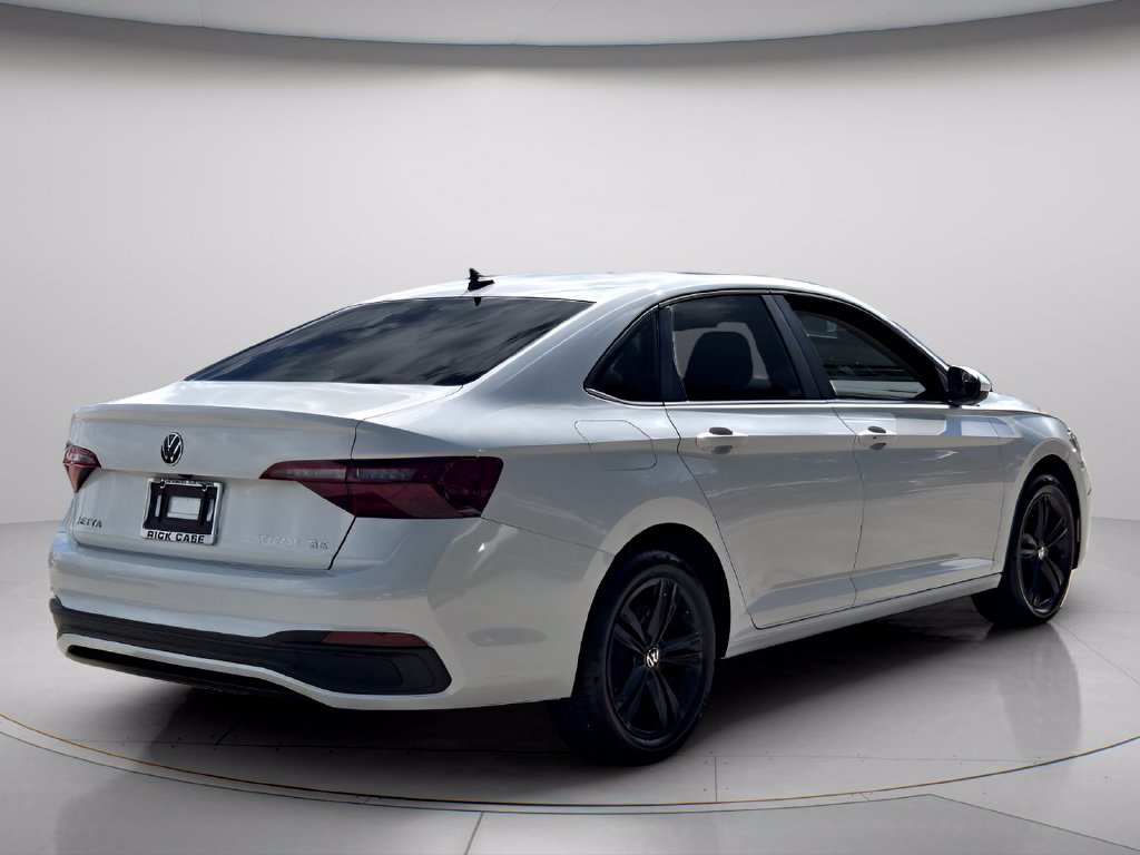 Used 2024 Volkswagen Jetta SE w/ Panoramic Sunroof Package FWD image 6