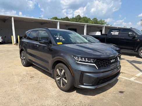 Used 2022 Kia Sorento S FWD image 2