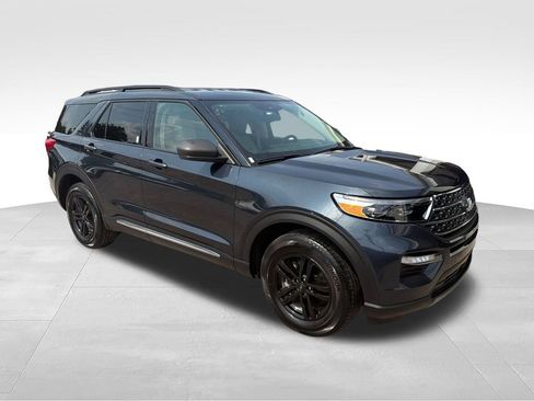Used 2024 Ford Explorer XLT w/ Equipment Group 202A AWD/4WD image 7