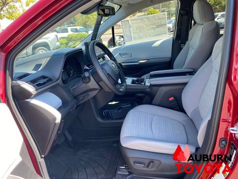 New 2026 Toyota Sienna LE FWD image 36