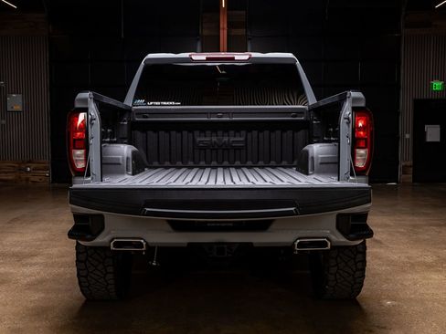 Used 2024 GMC Sierra 1500 Elevation image 9