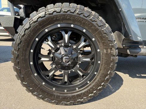 Used 2016 Jeep Wrangler Unlimited Rubicon w/ Connectivity Group image 14