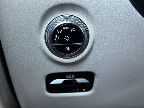 Used 2023 Mercedes-Benz C 300 Sedan image 30