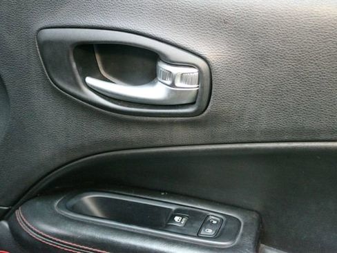 Used 2017 Jeep Compass Trailhawk w/ Leather Interior Group AWD/4WD image 9