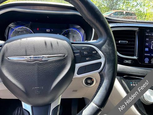 Used 2017 Chrysler Pacifica Touring-L Plus FWD image 16