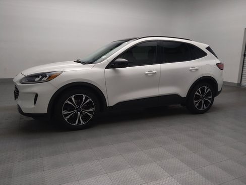 Used 2021 Ford Escape SE w/ SE Sport Appearance Package image 2