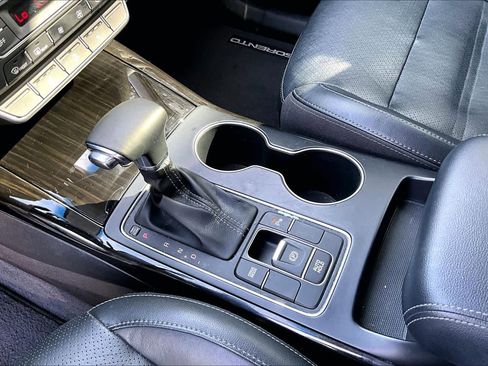 Used 2019 Kia Sorento EX w/ EX Touring Package image 16