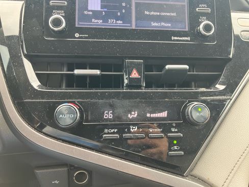 Used 2021 Toyota Camry SE FWD image 19