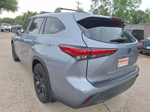 Used 2023 Toyota Highlander LE FWD image 4
