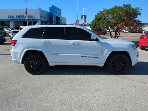 Used 2018 Jeep Grand Cherokee Altitude image 9