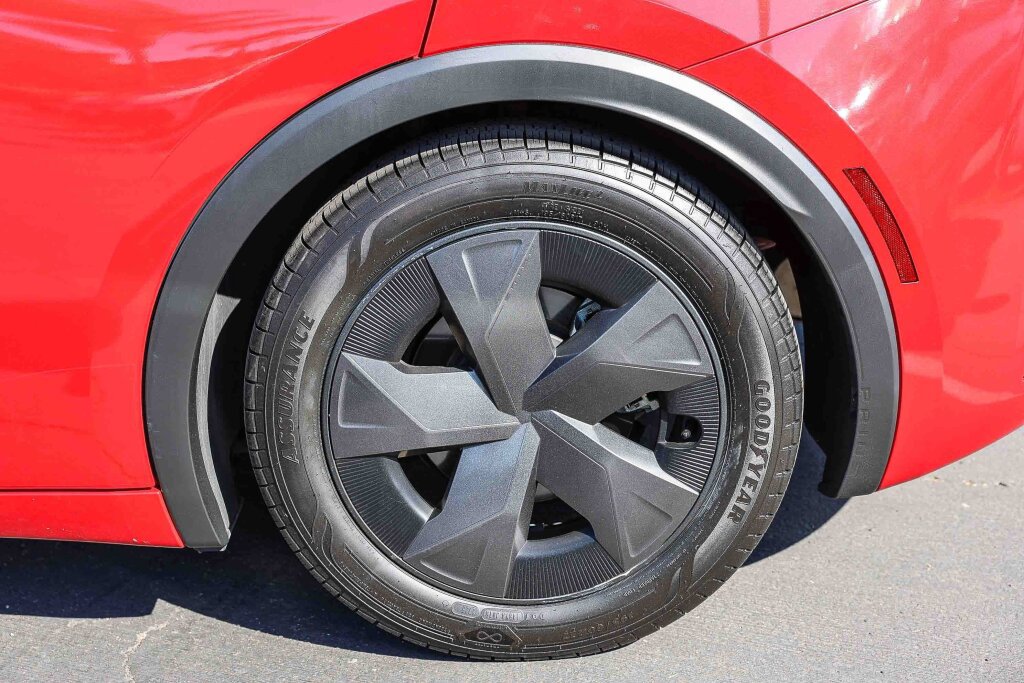 Certified 2025 Toyota Prius LE FWD image 25