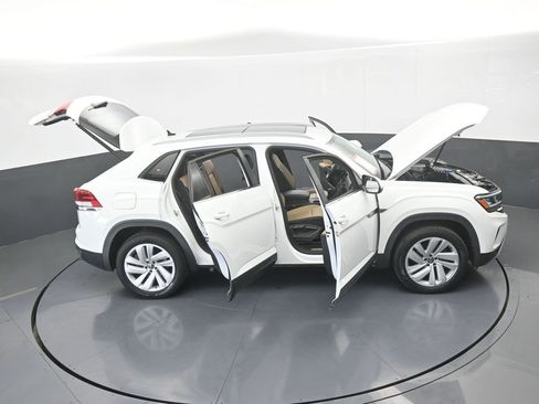 Used 2021 Volkswagen Atlas Cross Sport SE w/ Panoramic Sunroof Package image 74