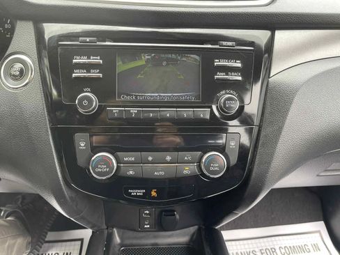 Used 2015 Nissan Rogue SV AWD/4WD image 19