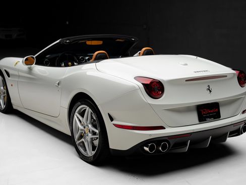 Used 2015 Ferrari California T RWD image 26