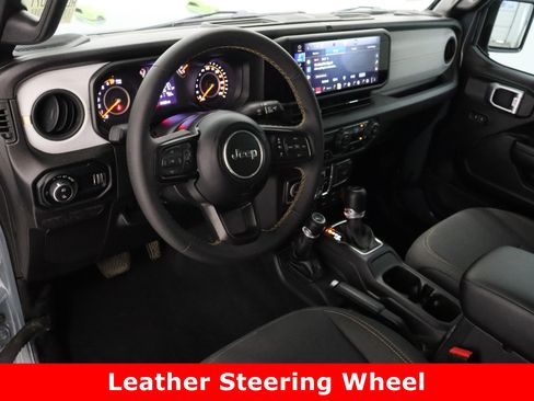 Used 2024 Jeep Gladiator Sport image 13