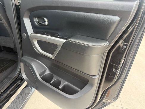 Used 2017 Nissan Titan PRO-4X AWD/4WD image 18