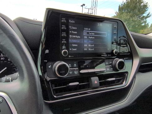 Used 2021 Toyota Highlander XLE FWD image 30