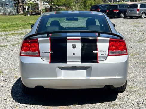 Used 2009 Dodge Charger SXT image 4