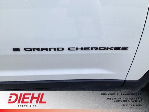 Used 2025 Jeep Grand Cherokee Limited w/ Black Appearance Package AWD/4WD image 10