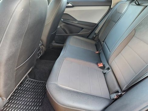 Used 2022 Volkswagen Taos SE image 30