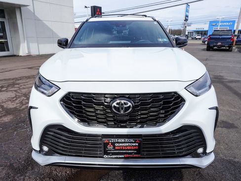 Used 2023 Toyota Highlander XSE image 2