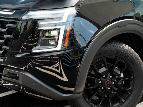 Used 2025 Nissan Armada PRO-4X AWD/4WD image 3