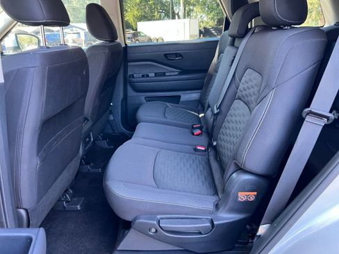 Used 2025 Nissan Pathfinder SV image 33