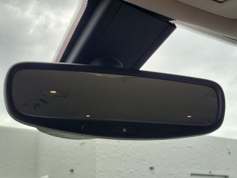 Used 2021 Chrysler Voyager Lxi FWD image 26